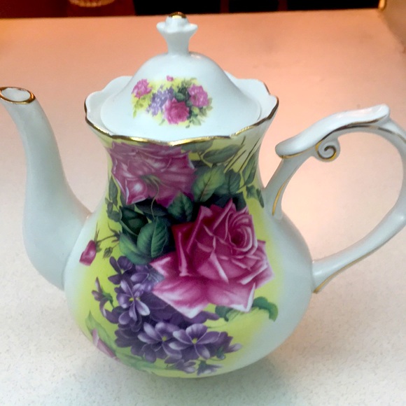 Porcelain teapot with cover - Picture 1 of 1
